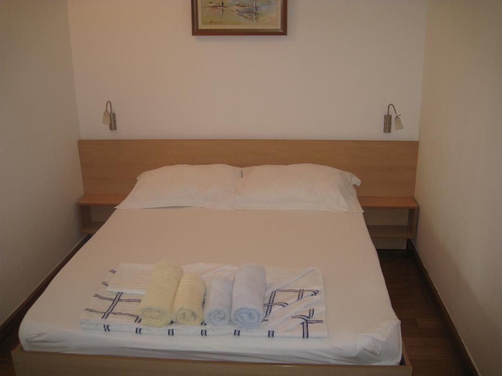 Apartmani Famelja Jovanovic Sveti Stefan Zimmer foto